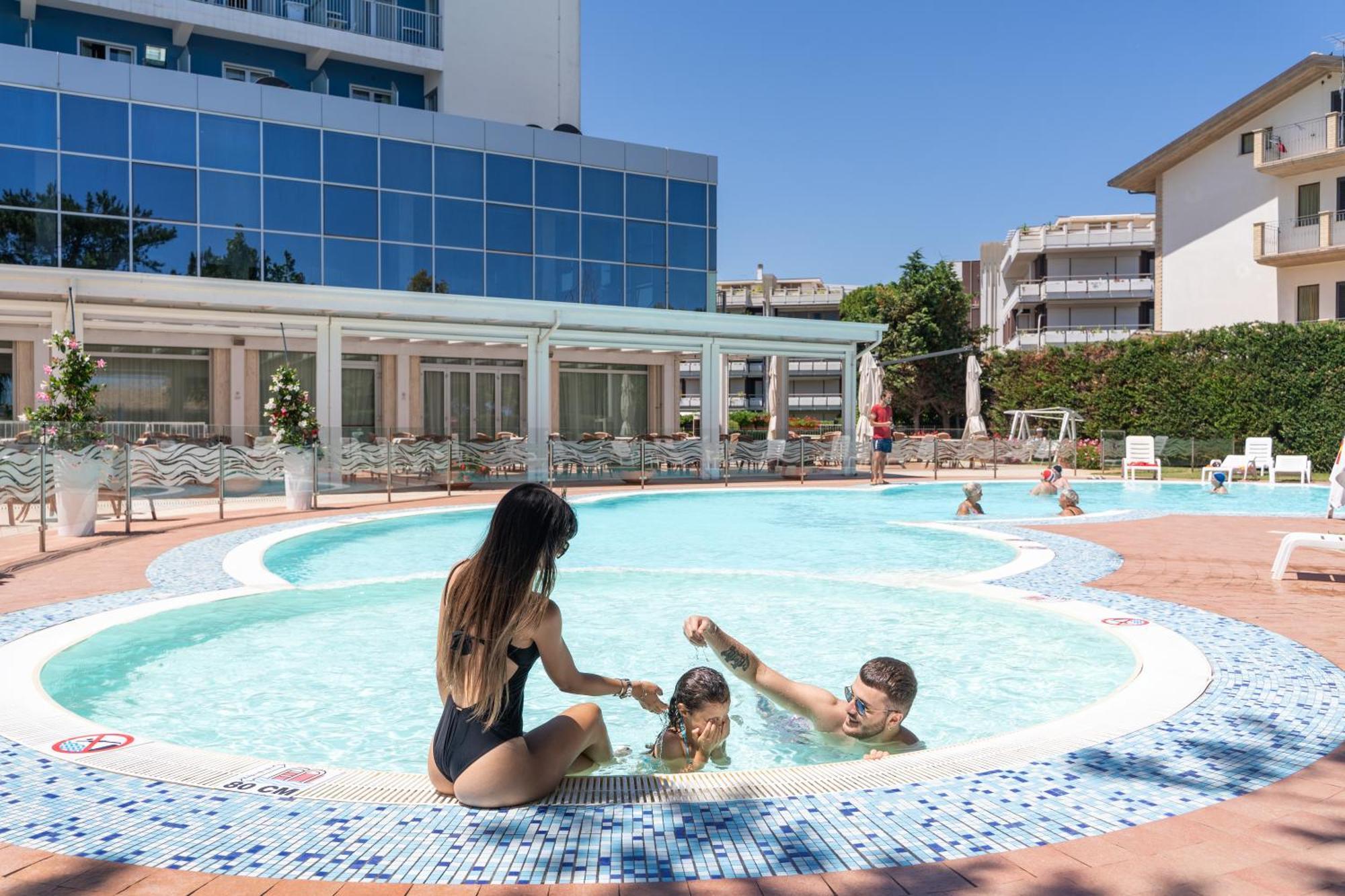 סילבי מרינה Hermitage Hotel מראה חיצוני תמונה